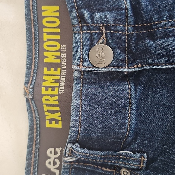 Lee Men's Extreme Motion MVP Slim Fit Tapered Leg 33" X 30" Blue - Picture 4 of 11